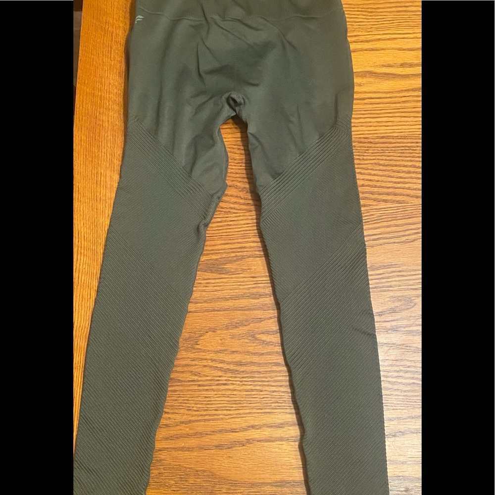 Army Green Fabletics leggings - Picture 2 of 4